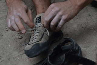  Kletterschuhe binden 